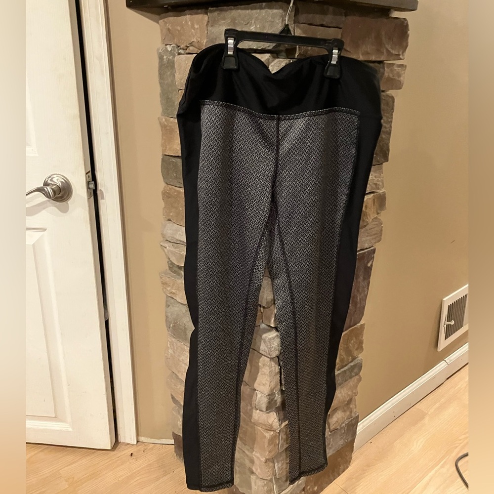 Woman’s RBX black and grey leggings large